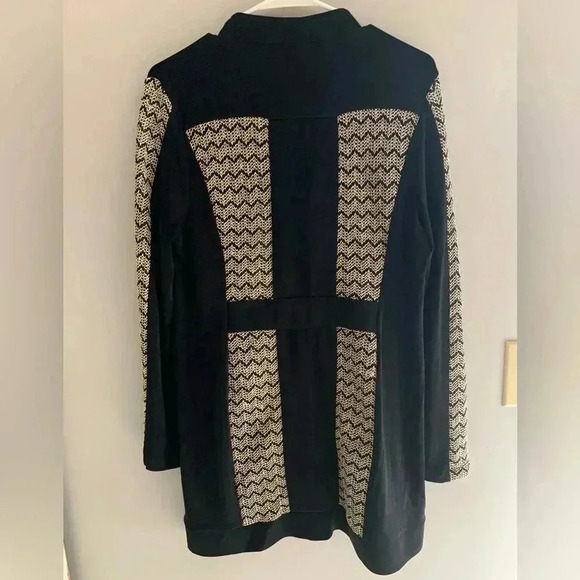 Woman’s Travels By Chicos Black and Gold Long Sleeve Classic Cardigan Size 1 - Picture 8 of 11